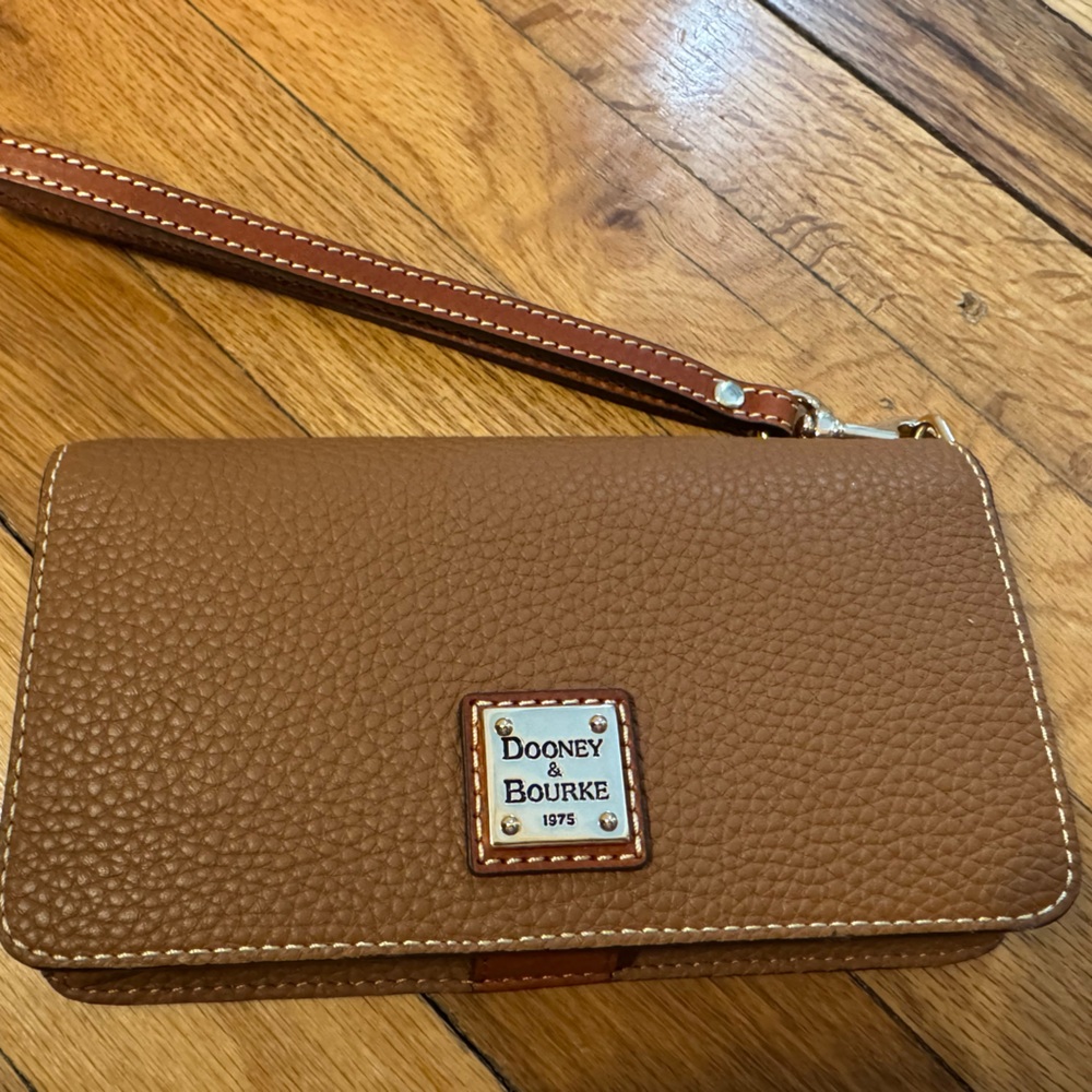 NWOT Dooney and Bourke Pebbled Leather wristlet/wallet/phone case.